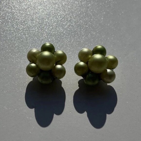 Vintage Clip On Earrings Cluster Green Leaves Round Beaded Hong Kong Soft 1" - Picture 2 of 12